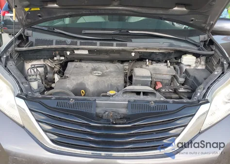 2012 Toyota Sienna Le V6 8 Passenger z USA, uszkodzony, nr VIN 5TDKK3DC8CS204913